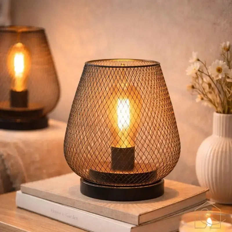 Gitter Tischlampe - warmes Stimmungslicht für Wohn- & Schlafzimmer - Heimecke.eu